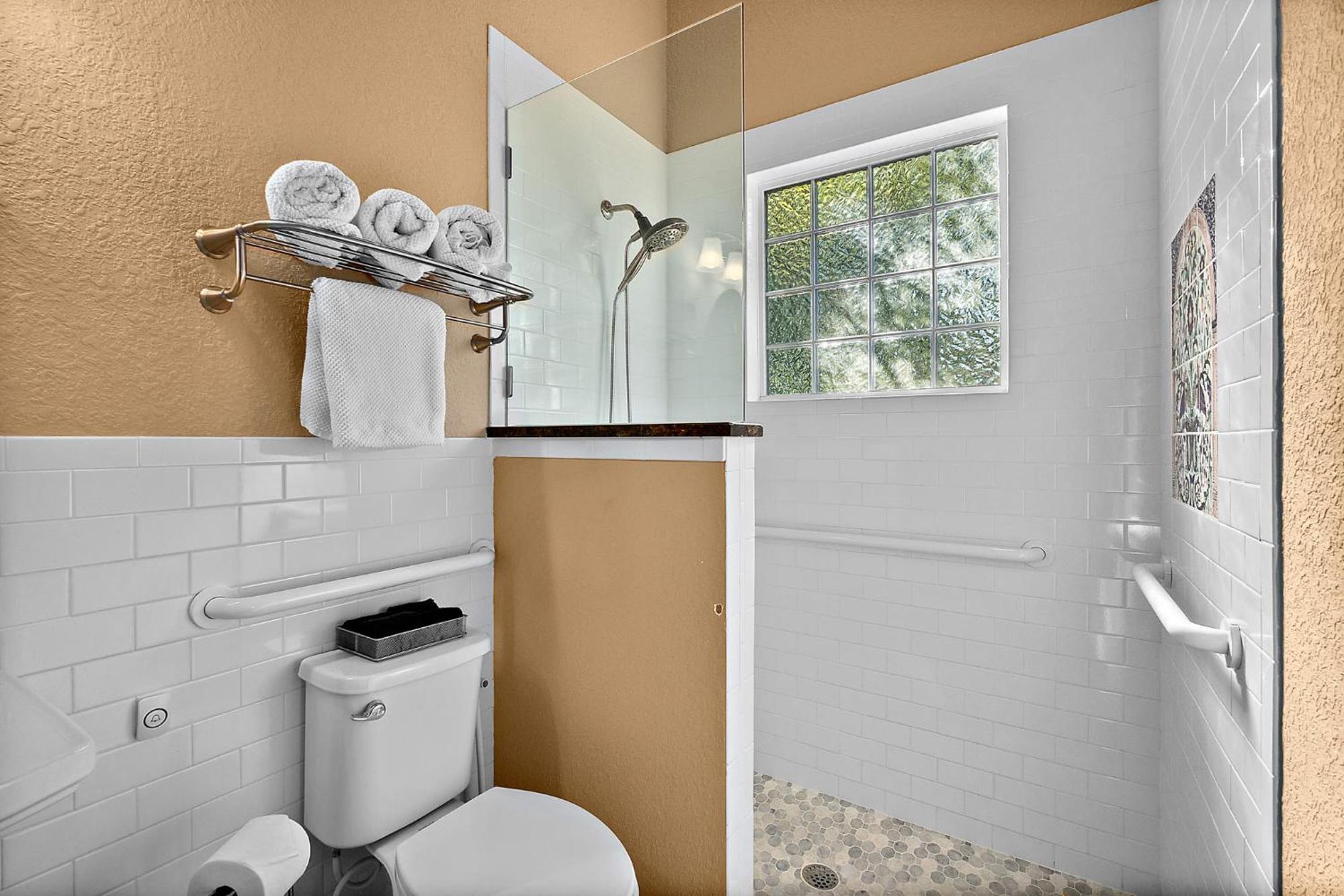 Citrus Hideaway - Steps To Center Holiday home *