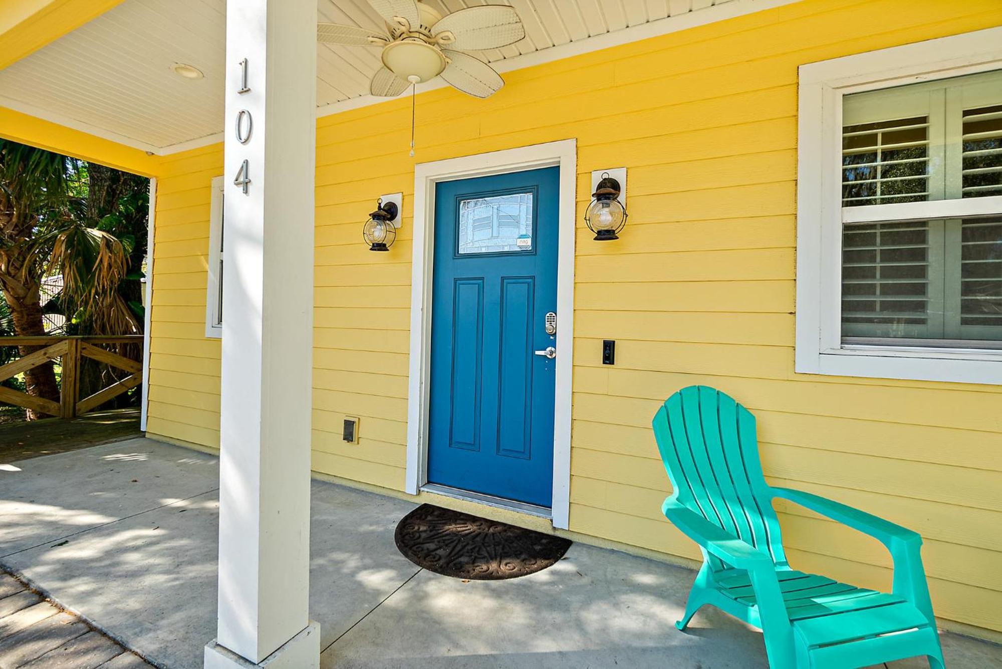 Citrus Hideaway - Steps To Center Holiday home *